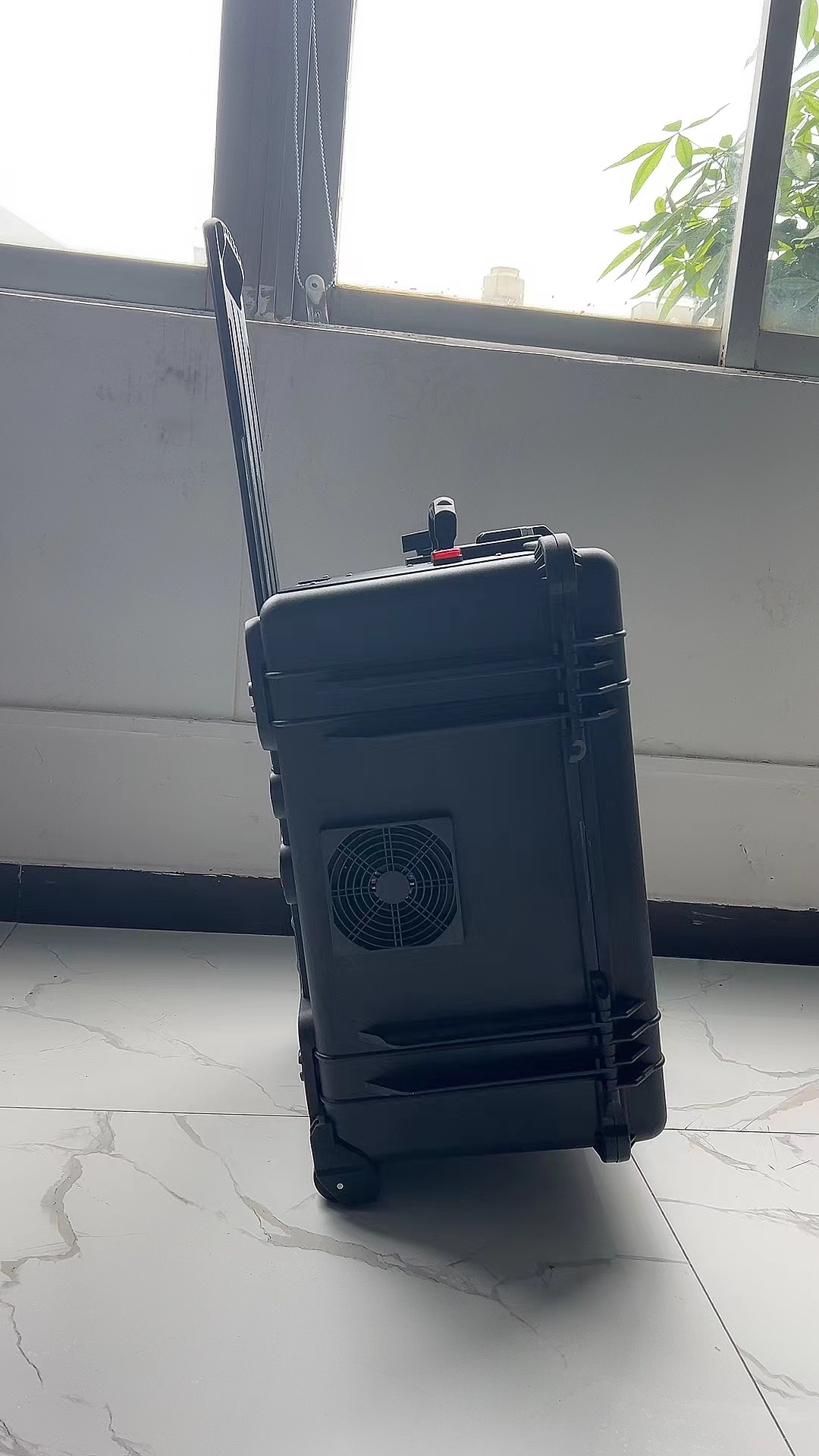 太白手拉箱型移动通信干扰器